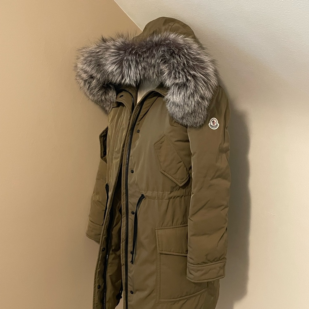 Moncler Women’s Green Puffer Coat with Fur Trim size 1